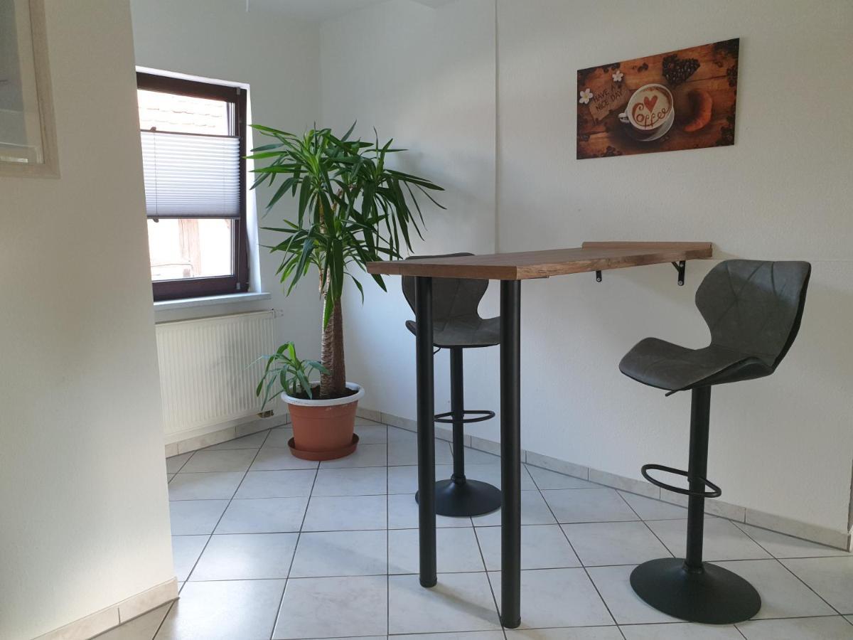 Ganze Ferienwohnung 5 Km Von Erfurt, Mit Kaffeevollautomat, Tv, Wlan, Boxspringbett, Schlafsofa Und Einkaufsmoeglichkeiten, Sehr Gute Anbindung Zur A71 Und A4, Kostenloser Oeff Parkplatz Fuer Pkw Und Transporter Elxleben Buitenkant foto