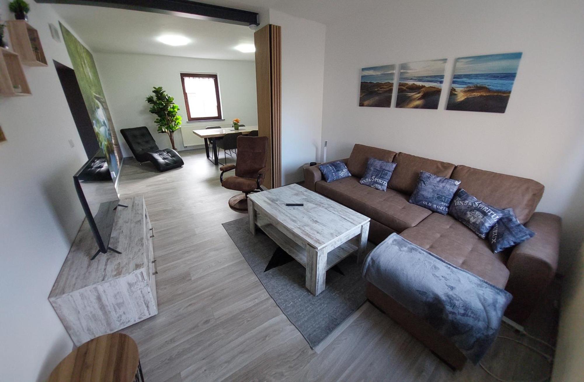 Ganze Ferienwohnung 5 Km Von Erfurt, Mit Kaffeevollautomat, Tv, Wlan, Boxspringbett, Schlafsofa Und Einkaufsmoeglichkeiten, Sehr Gute Anbindung Zur A71 Und A4, Kostenloser Oeff Parkplatz Fuer Pkw Und Transporter Elxleben Buitenkant foto