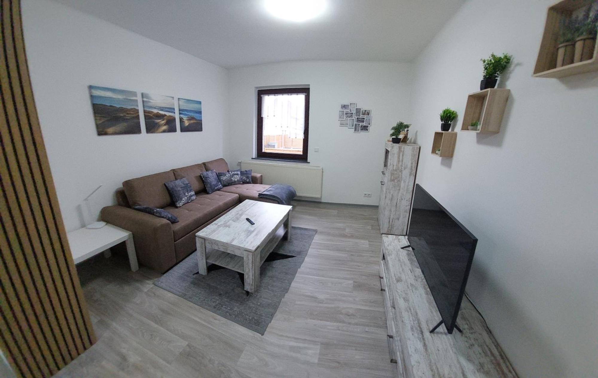 Ganze Ferienwohnung 5 Km Von Erfurt, Mit Kaffeevollautomat, Tv, Wlan, Boxspringbett, Schlafsofa Und Einkaufsmoeglichkeiten, Sehr Gute Anbindung Zur A71 Und A4, Kostenloser Oeff Parkplatz Fuer Pkw Und Transporter Elxleben Buitenkant foto