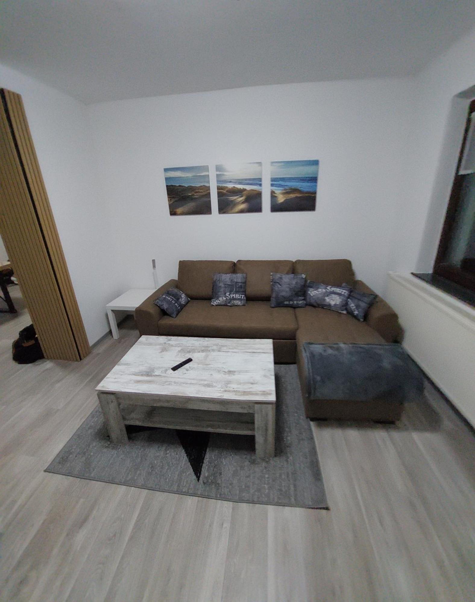 Ganze Ferienwohnung 5 Km Von Erfurt, Mit Kaffeevollautomat, Tv, Wlan, Boxspringbett, Schlafsofa Und Einkaufsmoeglichkeiten, Sehr Gute Anbindung Zur A71 Und A4, Kostenloser Oeff Parkplatz Fuer Pkw Und Transporter Elxleben Buitenkant foto