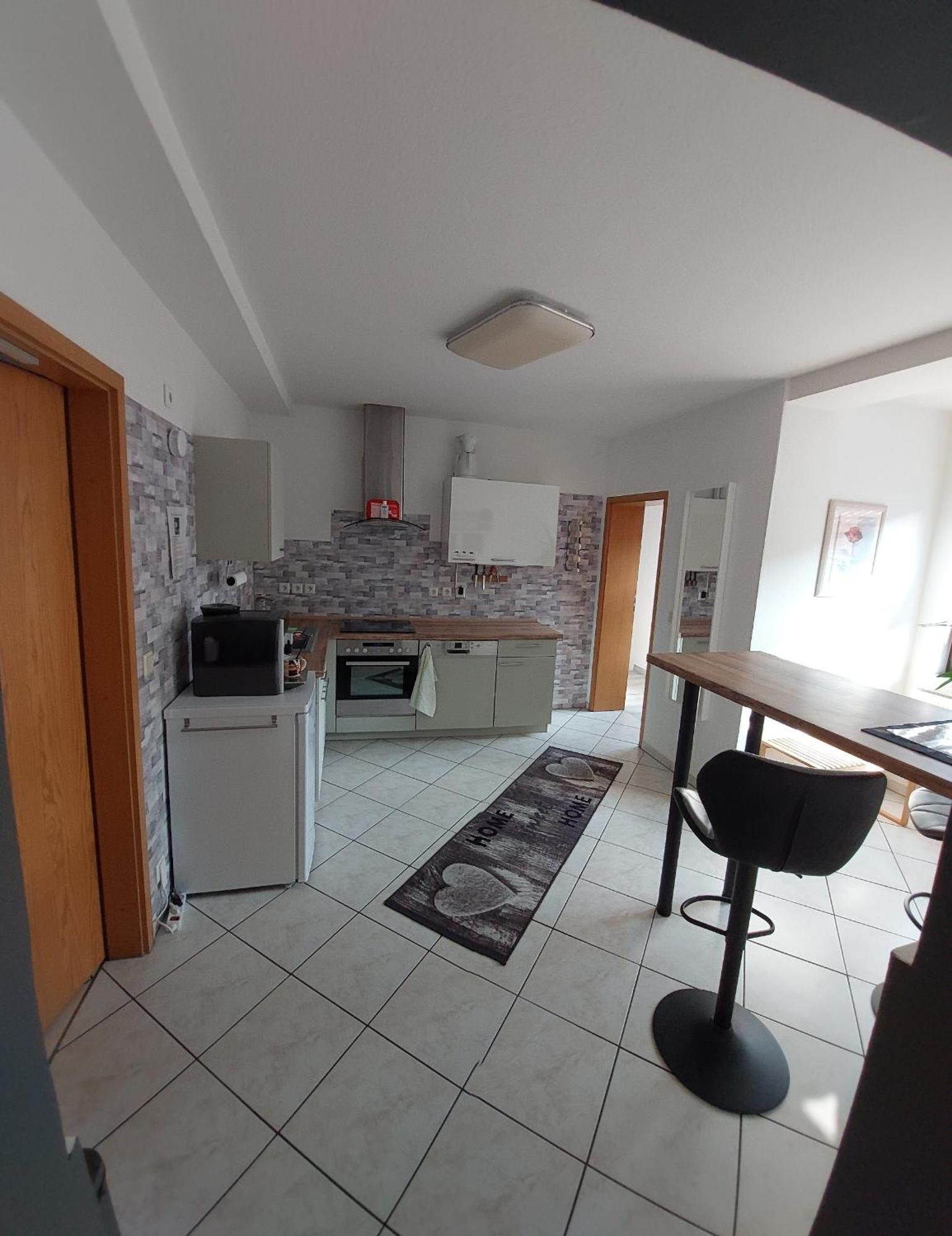 Ganze Ferienwohnung 5 Km Von Erfurt, Mit Kaffeevollautomat, Tv, Wlan, Boxspringbett, Schlafsofa Und Einkaufsmoeglichkeiten, Sehr Gute Anbindung Zur A71 Und A4, Kostenloser Oeff Parkplatz Fuer Pkw Und Transporter Elxleben Buitenkant foto