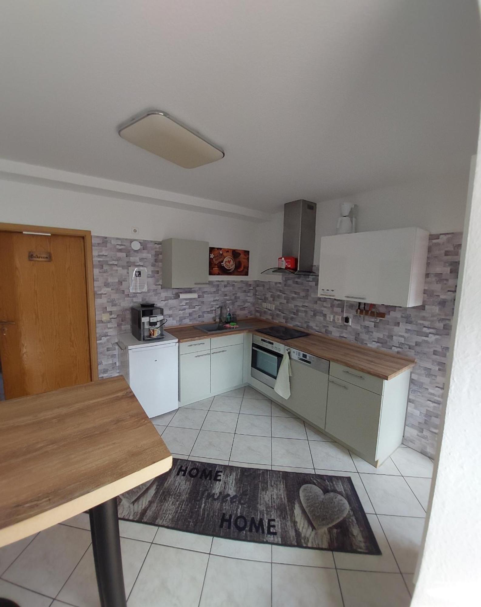 Ganze Ferienwohnung 5 Km Von Erfurt, Mit Kaffeevollautomat, Tv, Wlan, Boxspringbett, Schlafsofa Und Einkaufsmoeglichkeiten, Sehr Gute Anbindung Zur A71 Und A4, Kostenloser Oeff Parkplatz Fuer Pkw Und Transporter Elxleben Buitenkant foto