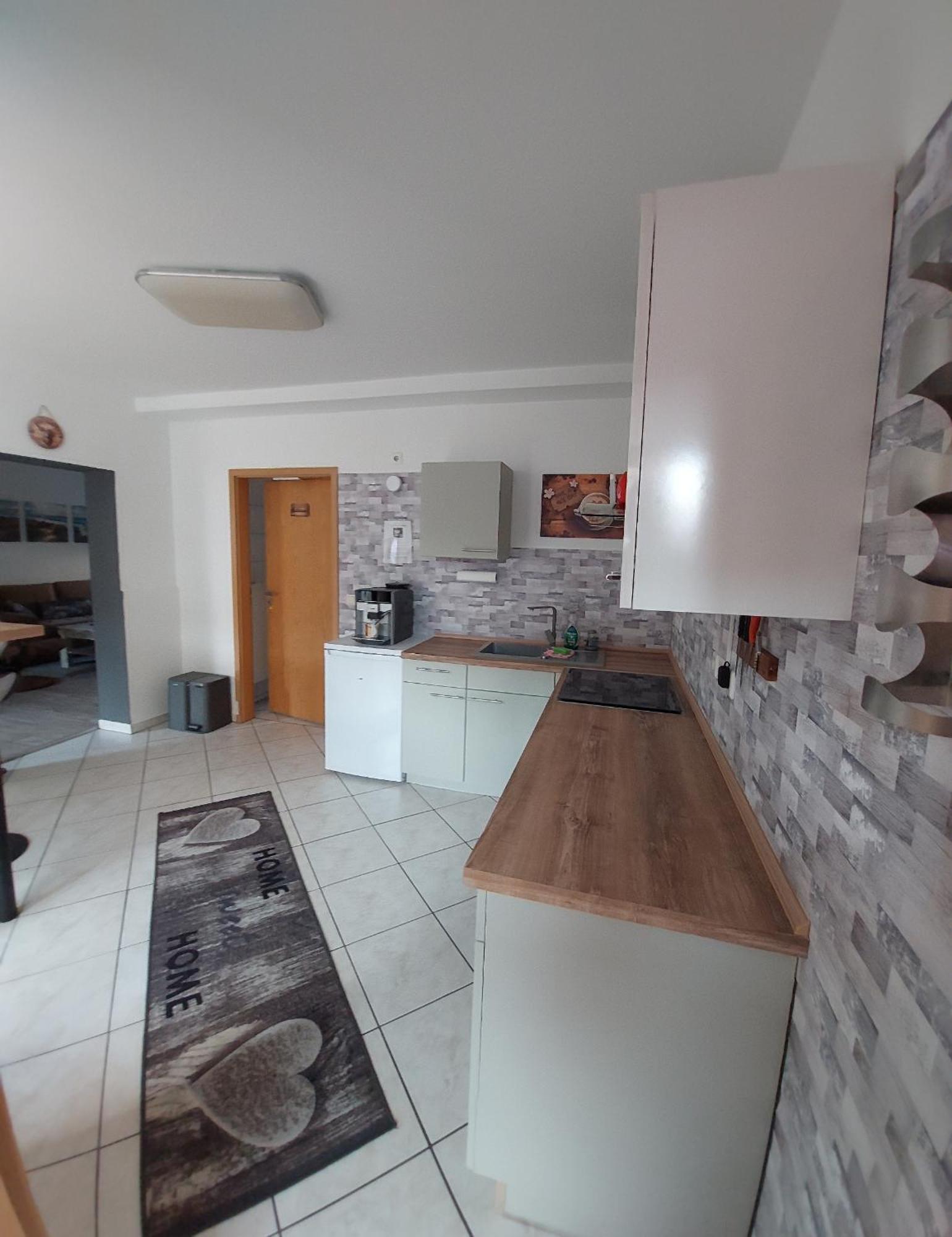Ganze Ferienwohnung 5 Km Von Erfurt, Mit Kaffeevollautomat, Tv, Wlan, Boxspringbett, Schlafsofa Und Einkaufsmoeglichkeiten, Sehr Gute Anbindung Zur A71 Und A4, Kostenloser Oeff Parkplatz Fuer Pkw Und Transporter Elxleben Buitenkant foto