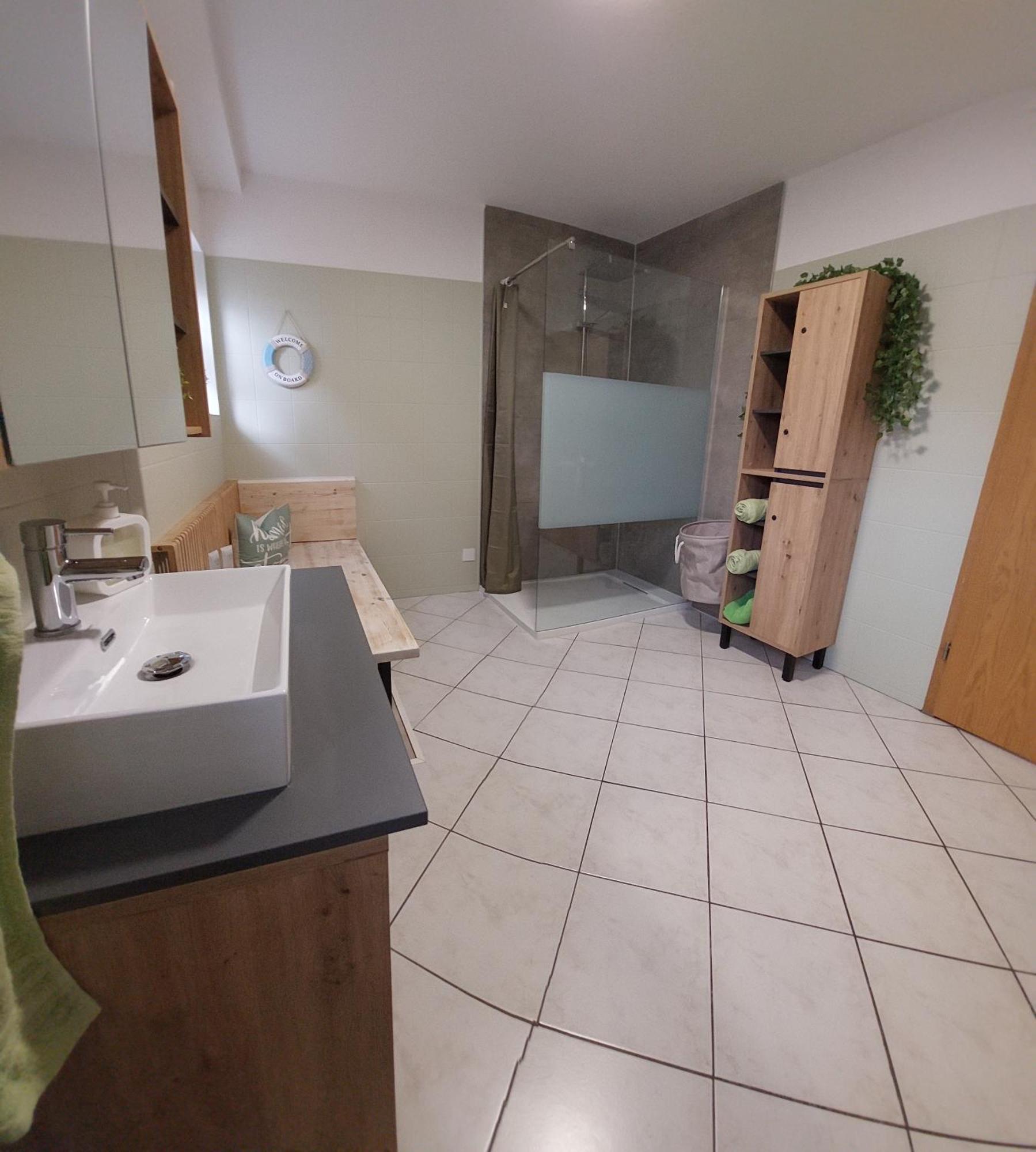 Ganze Ferienwohnung 5 Km Von Erfurt, Mit Kaffeevollautomat, Tv, Wlan, Boxspringbett, Schlafsofa Und Einkaufsmoeglichkeiten, Sehr Gute Anbindung Zur A71 Und A4, Kostenloser Oeff Parkplatz Fuer Pkw Und Transporter Elxleben Buitenkant foto